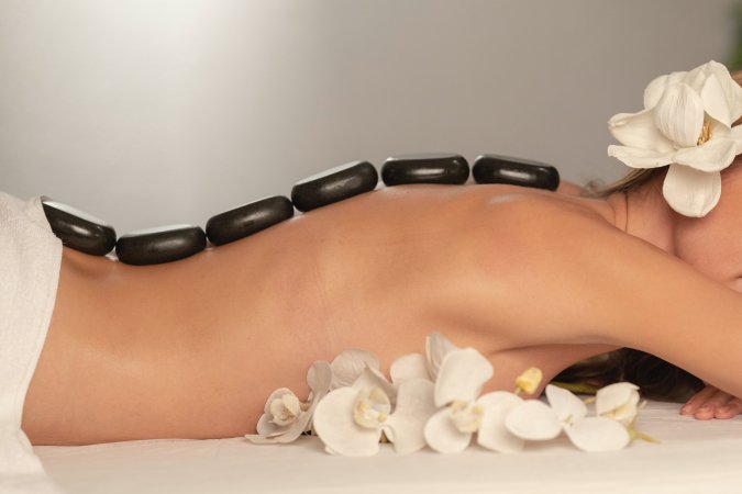 HOW TO DO HOT STONE MASSAGE AND WHAT ARE THE BENEFITS OF HOT STONE MASSAGE?